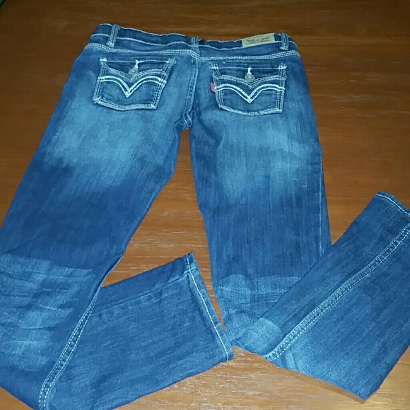 Girls Levis - Picture 2 of 3